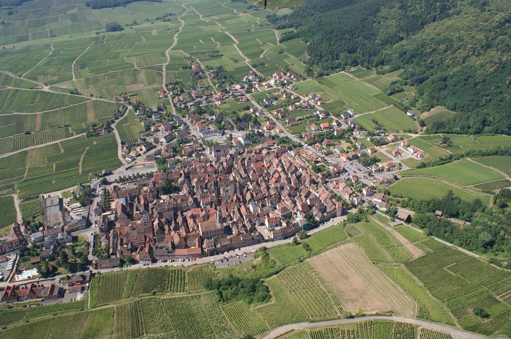 Gites Les Bains Рикевир Экстерьер фото