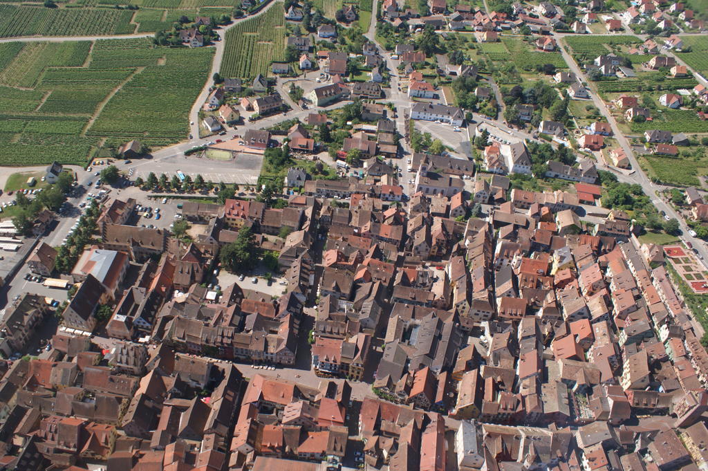 Gites Les Bains Рикевир Экстерьер фото